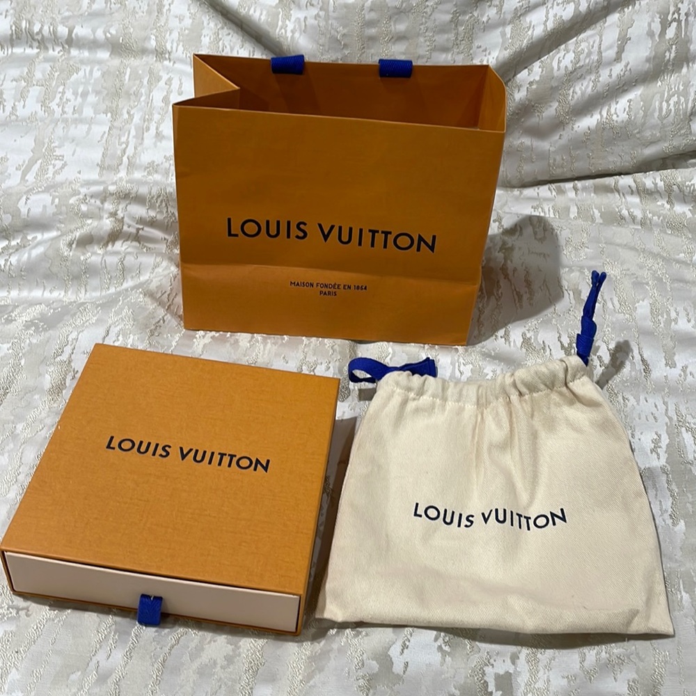 Louis Vuitton Gift box and bag set